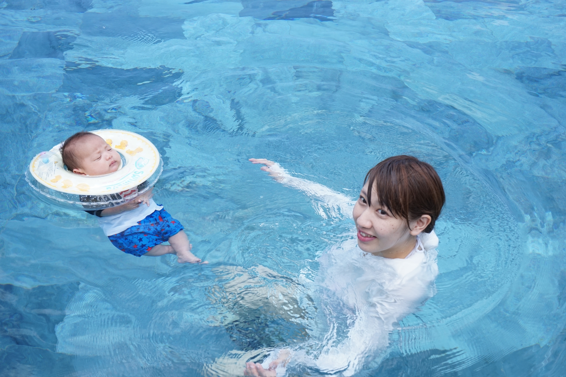 赤ちゃん連れでプール おむつで入れる東京の屋内温水プール5選 子育て 生活お役立ち百科事典